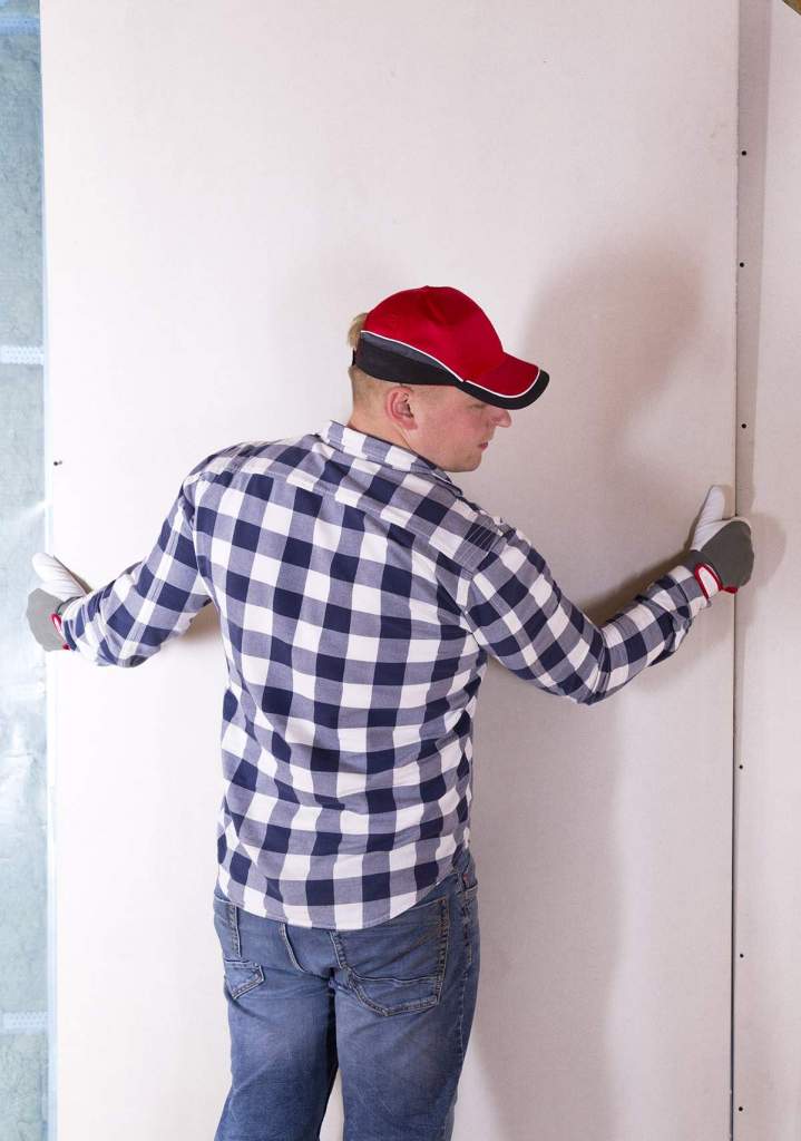 Pose de plaques de plâtre pour aménager et isoler vos intérieurs.